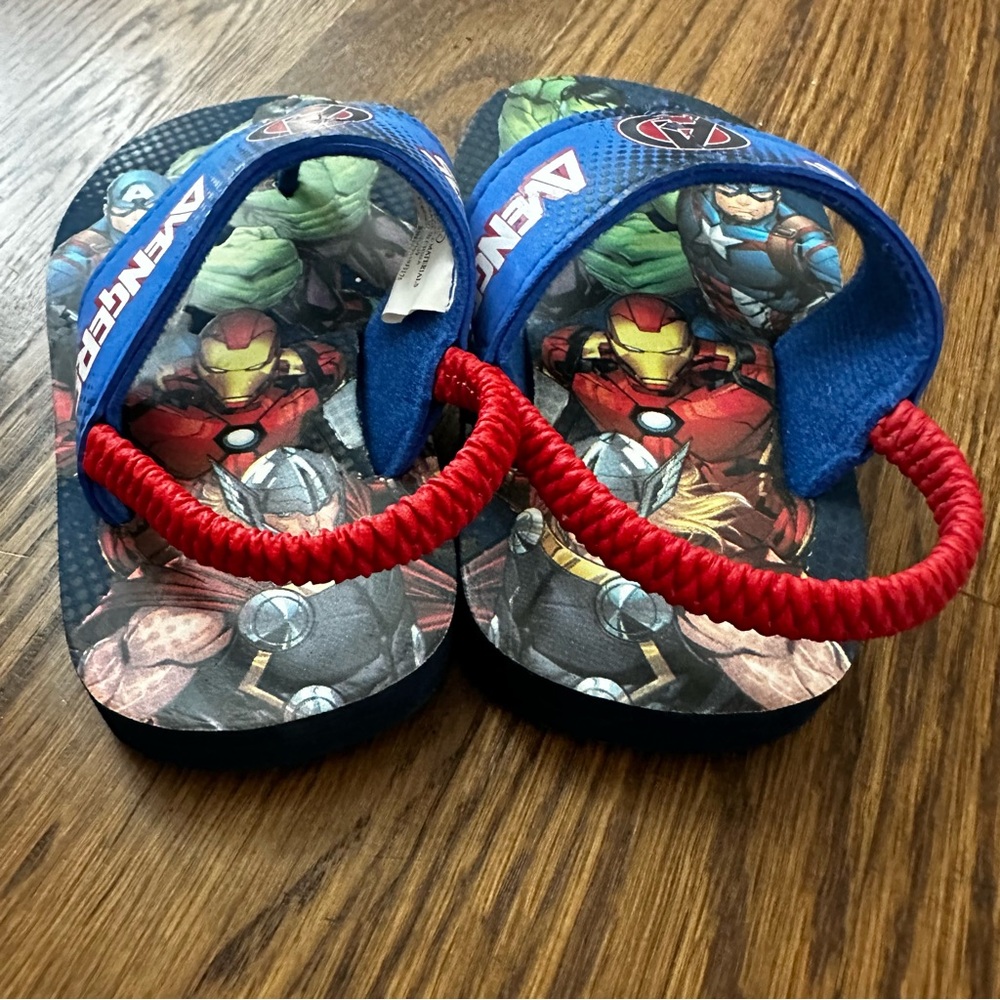 Marvel Avengers flip flops, toddler size S (5/6) - Picture 5 of 6